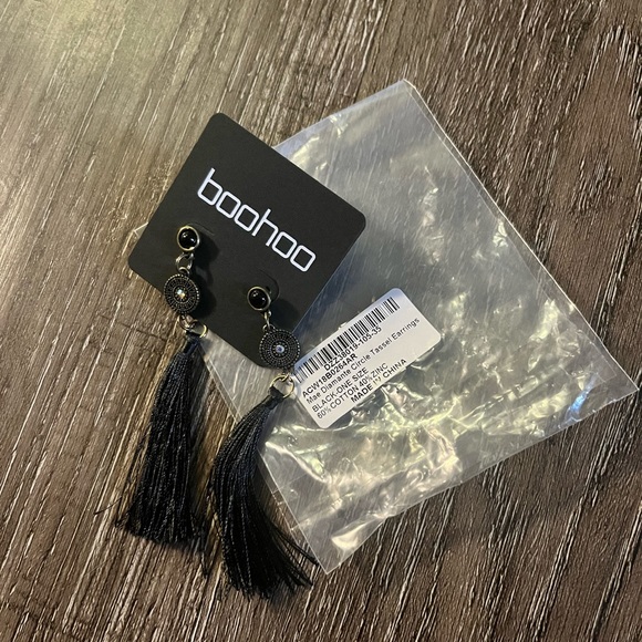 Must bundle. Boohoo tassle earrings - Picture 2 of 4